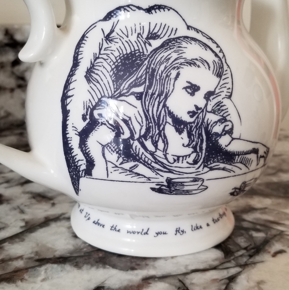 Alice in wonderland teapot - Picture 2 of 8